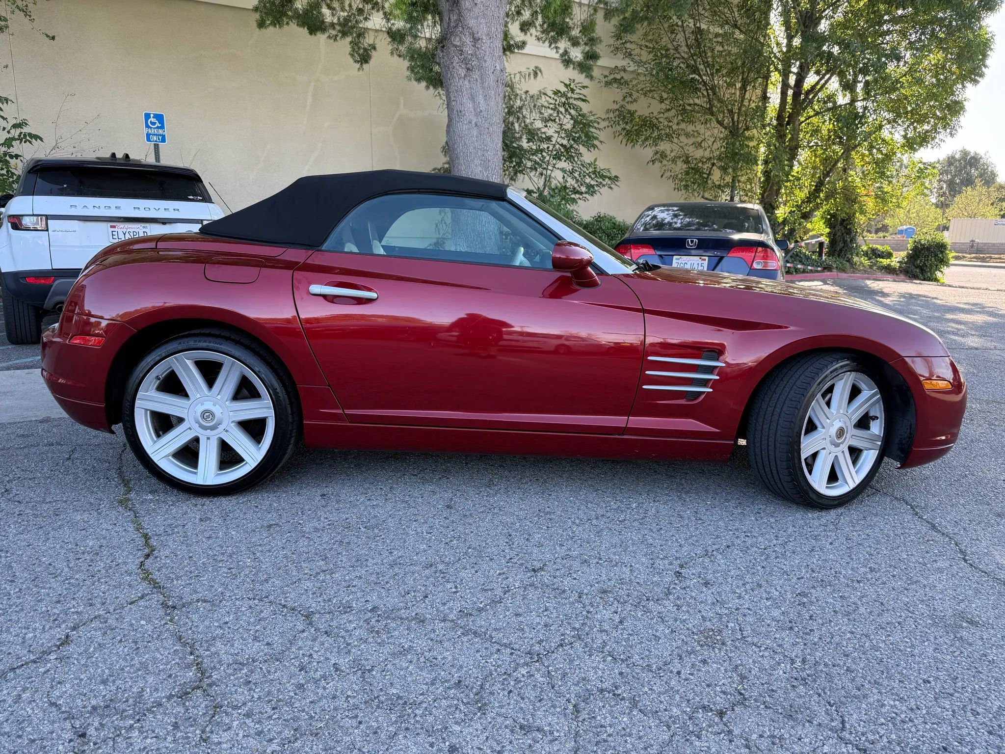 Used 2006 Chrysler Crossfire Limited RWD image 2