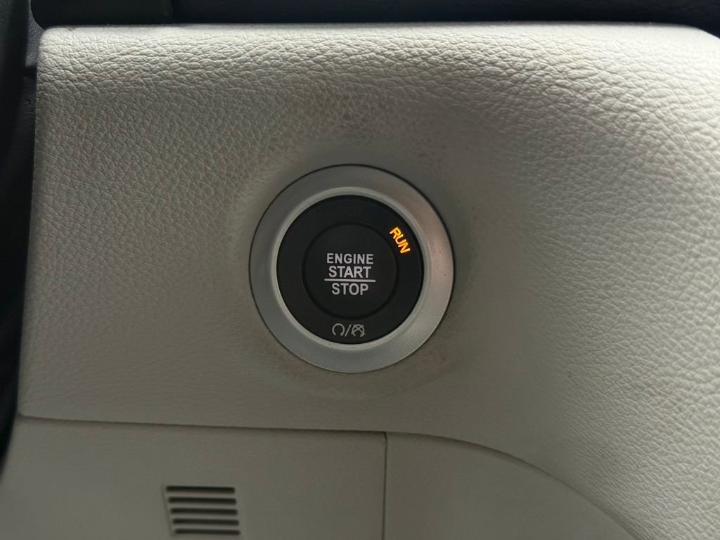 Used 2023 Chrysler Pacifica Touring-L image 15