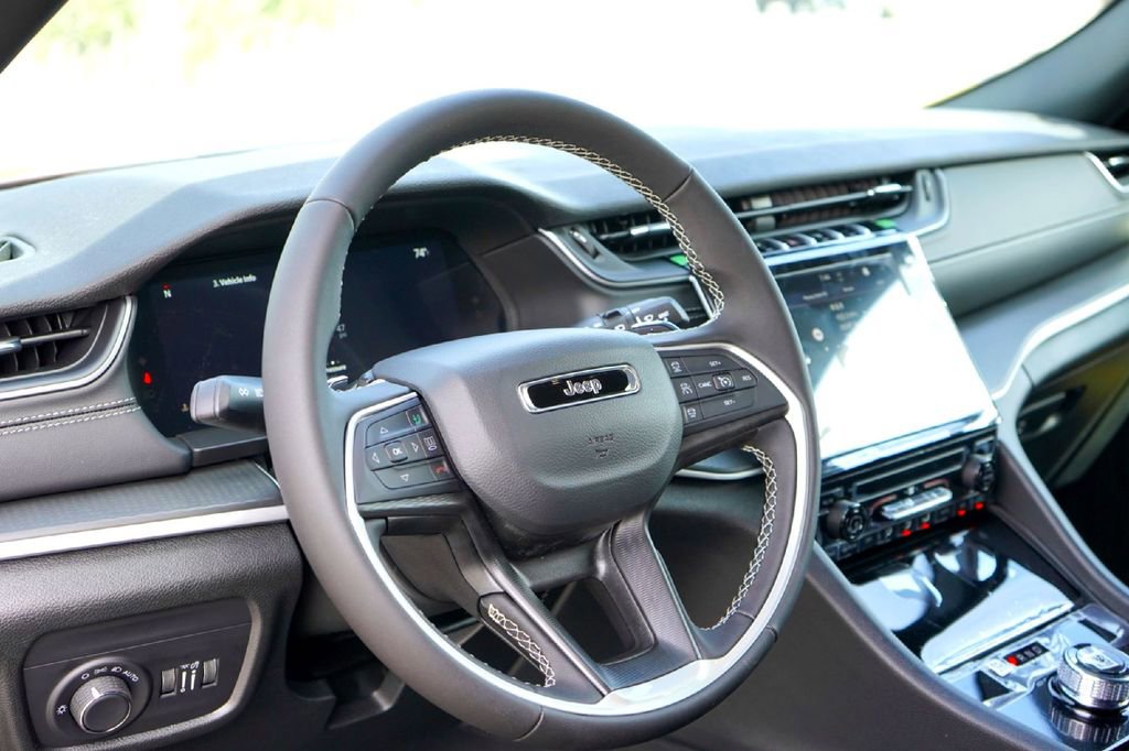 New 2026 Jeep Grand Cherokee Laredo RWD image 9
