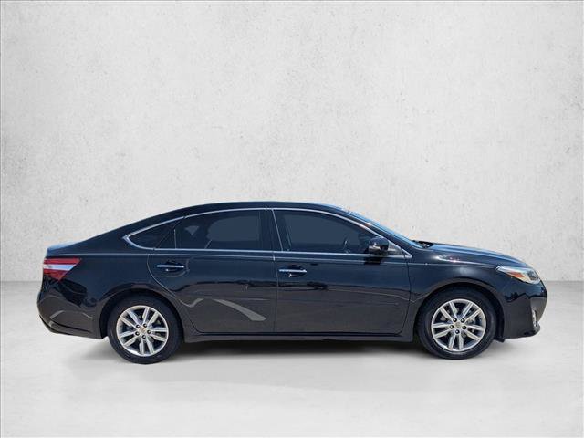 Used 2013 Toyota Avalon XLE Premium FWD image 4