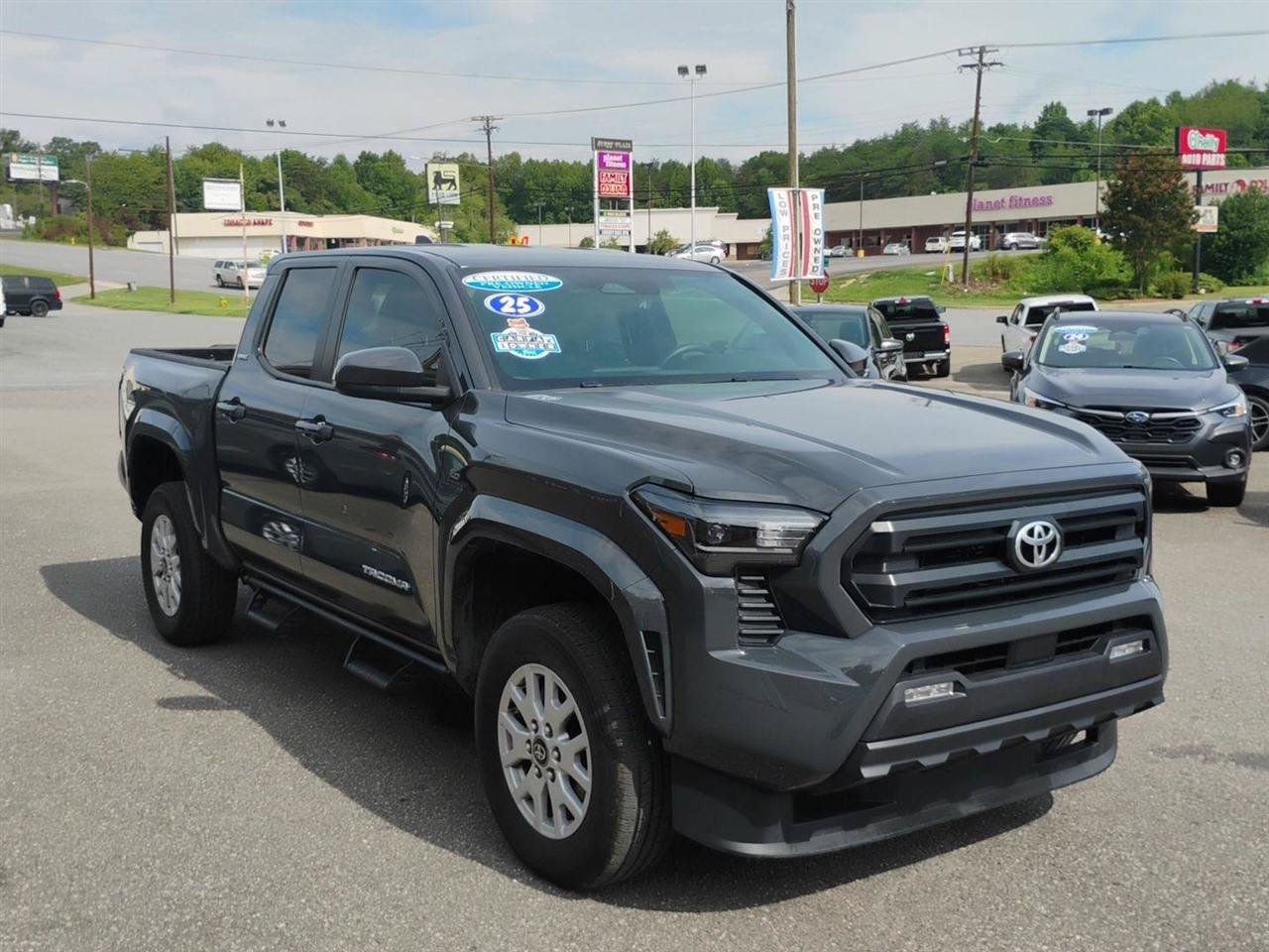 Used 2025 Toyota Tacoma SR5 AWD/4WD image 3