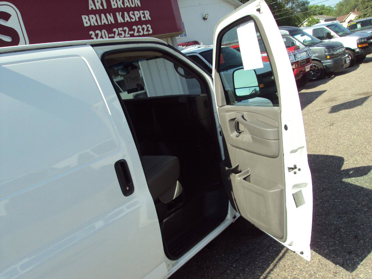 Used 2010 GMC Savana 1500 AWD image 12