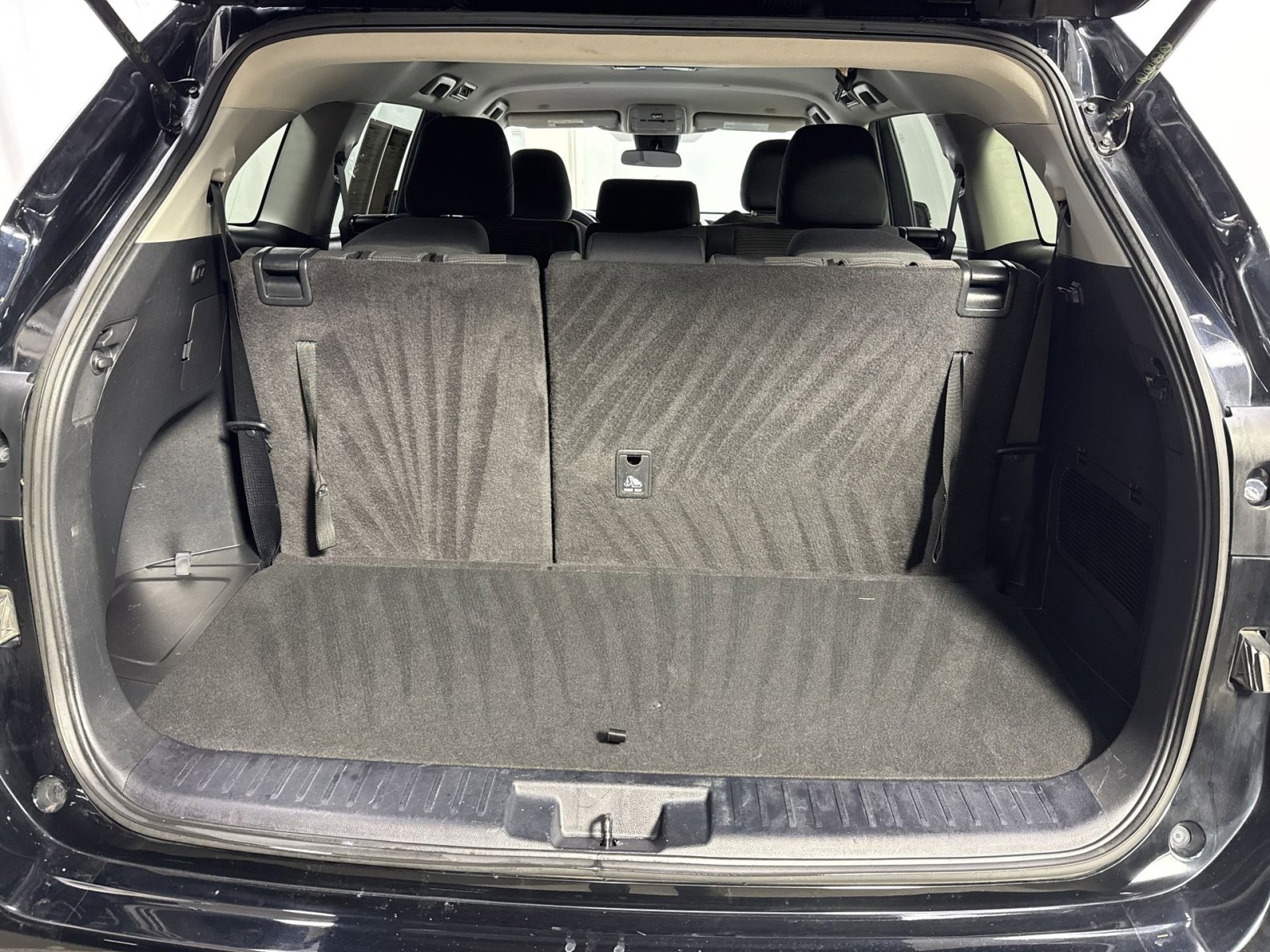 Used 2023 Toyota Highlander L image 30