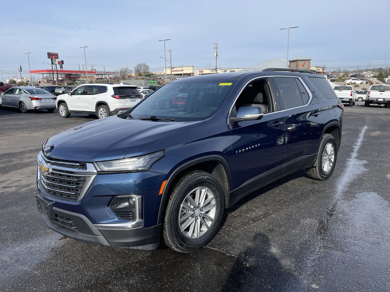 Certified 2023 Chevrolet Traverse LT image 1