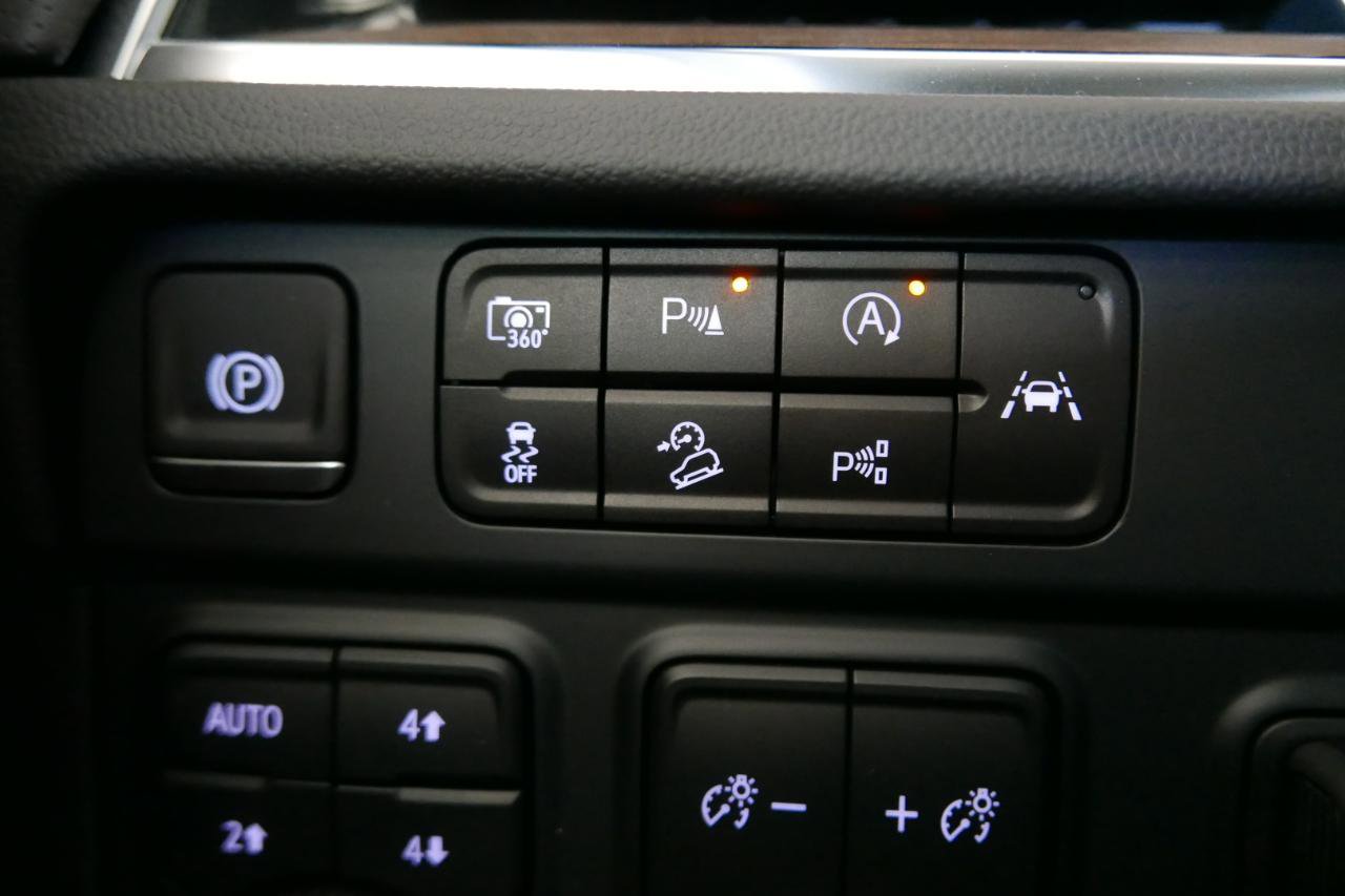 Used 2025 Chevrolet Suburban High Country AWD/4WD image 42