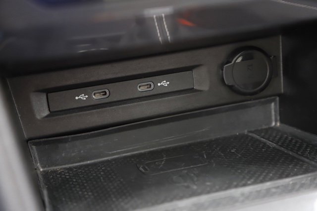 Used 2023 Volkswagen Tiguan SE w/ Panoramic Sunroof Package image 29