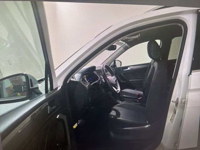 Used 2023 Volkswagen Tiguan SE image 10