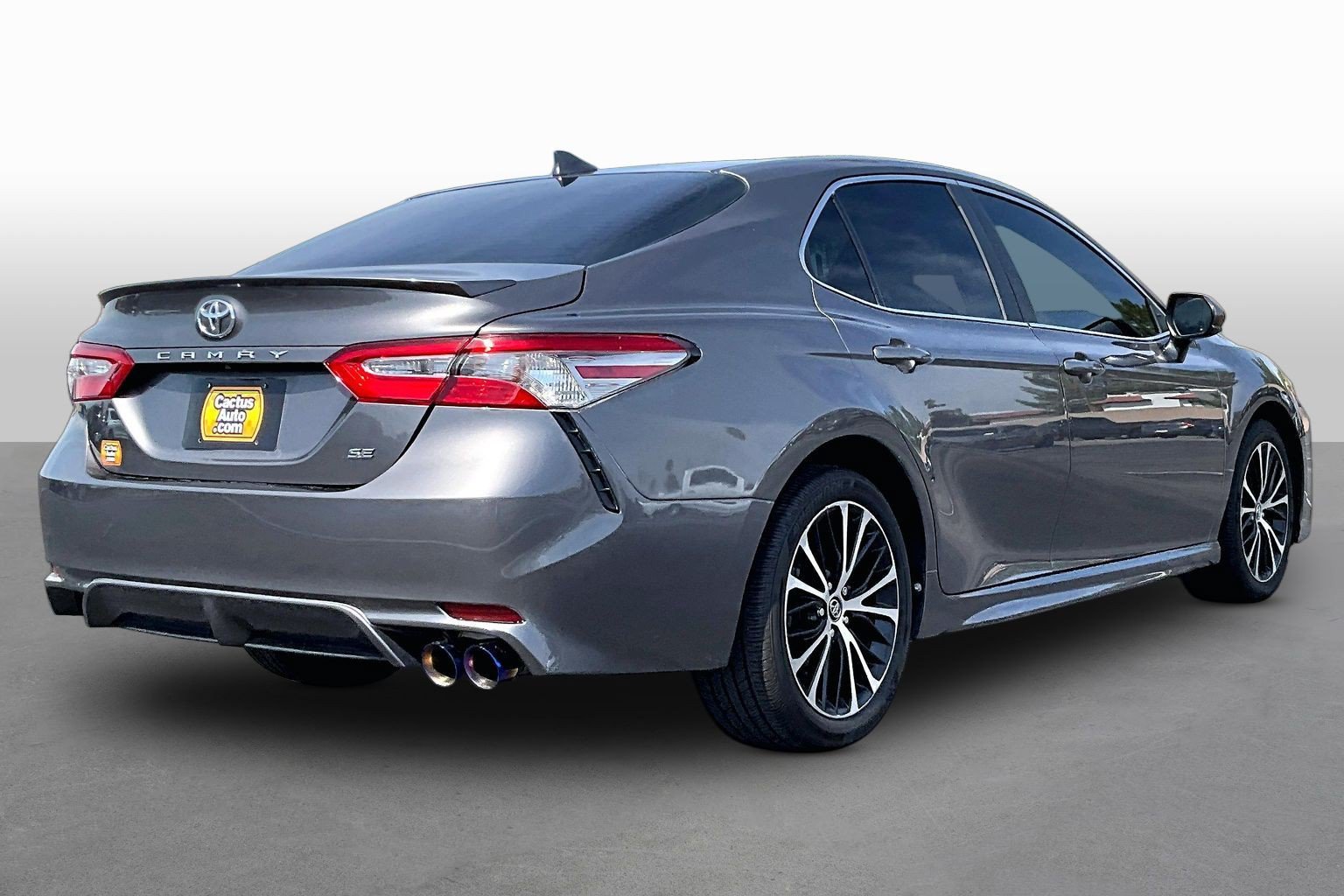 Used 2020 Toyota Camry SE FWD image 2