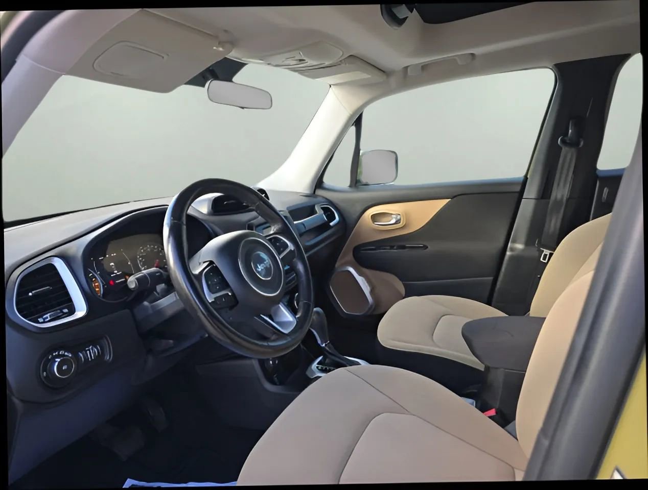 Used 2015 Jeep Renegade Latitude w/ Popular Equipment Group image 9