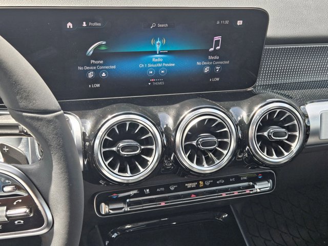Used 2023 Mercedes-Benz GLB 250 image 8