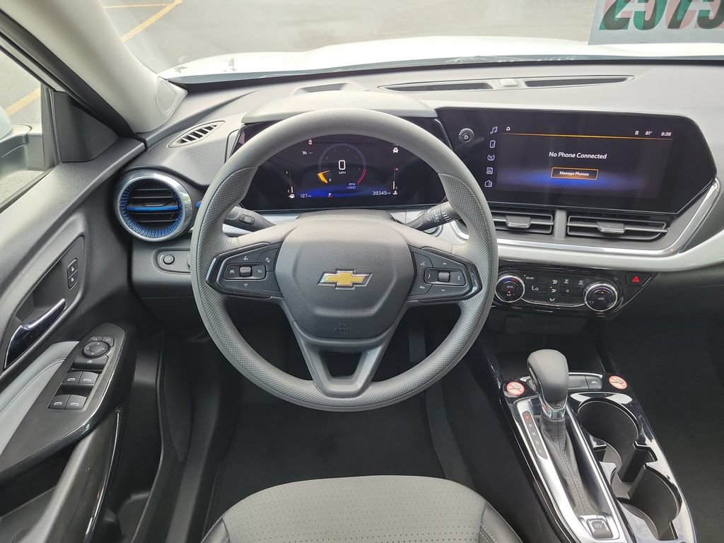 Used 2025 Chevrolet Trax LT FWD image 14