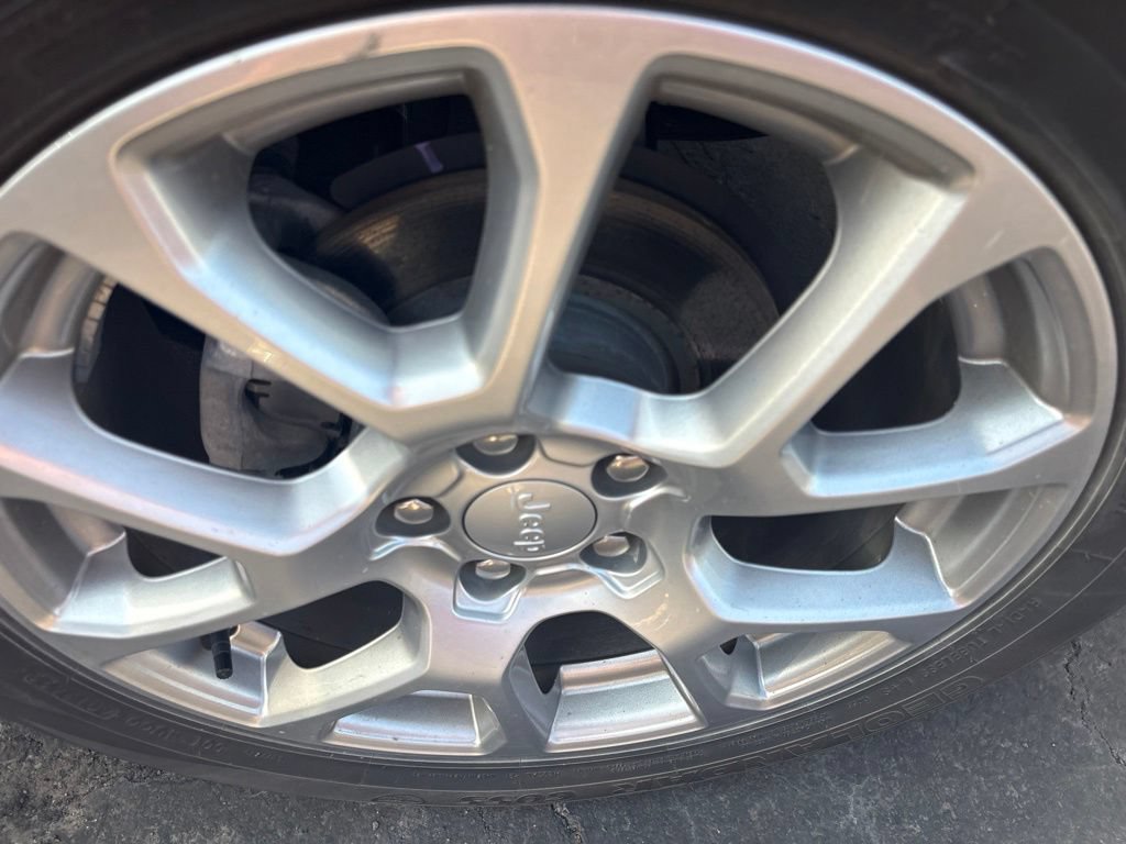 Used 2023 Jeep Compass Latitude AWD/4WD image 20