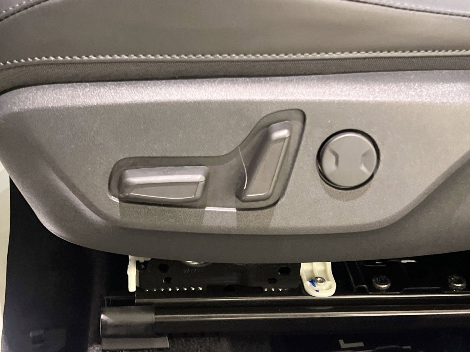 Used 2023 Kia Niro SX Touring image 24