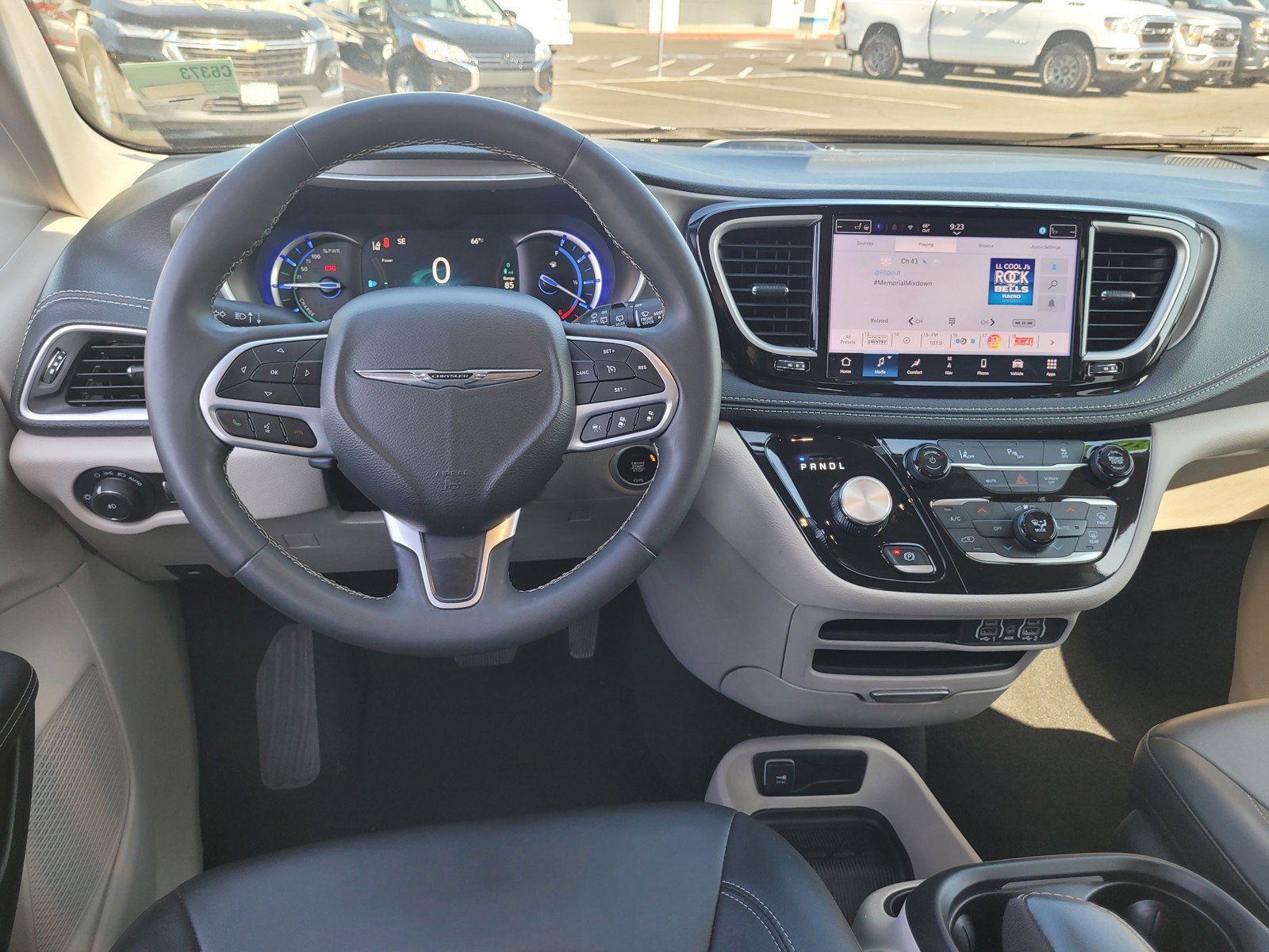 Used 2024 Chrysler Pacifica Limited FWD image 19