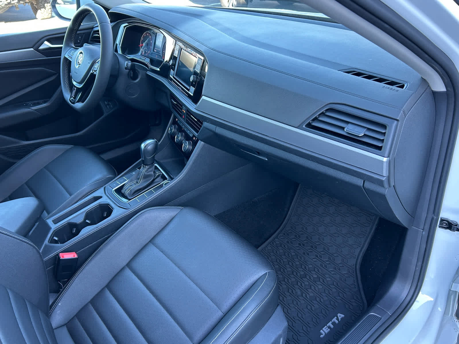 Used 2021 Volkswagen Jetta SE image 15