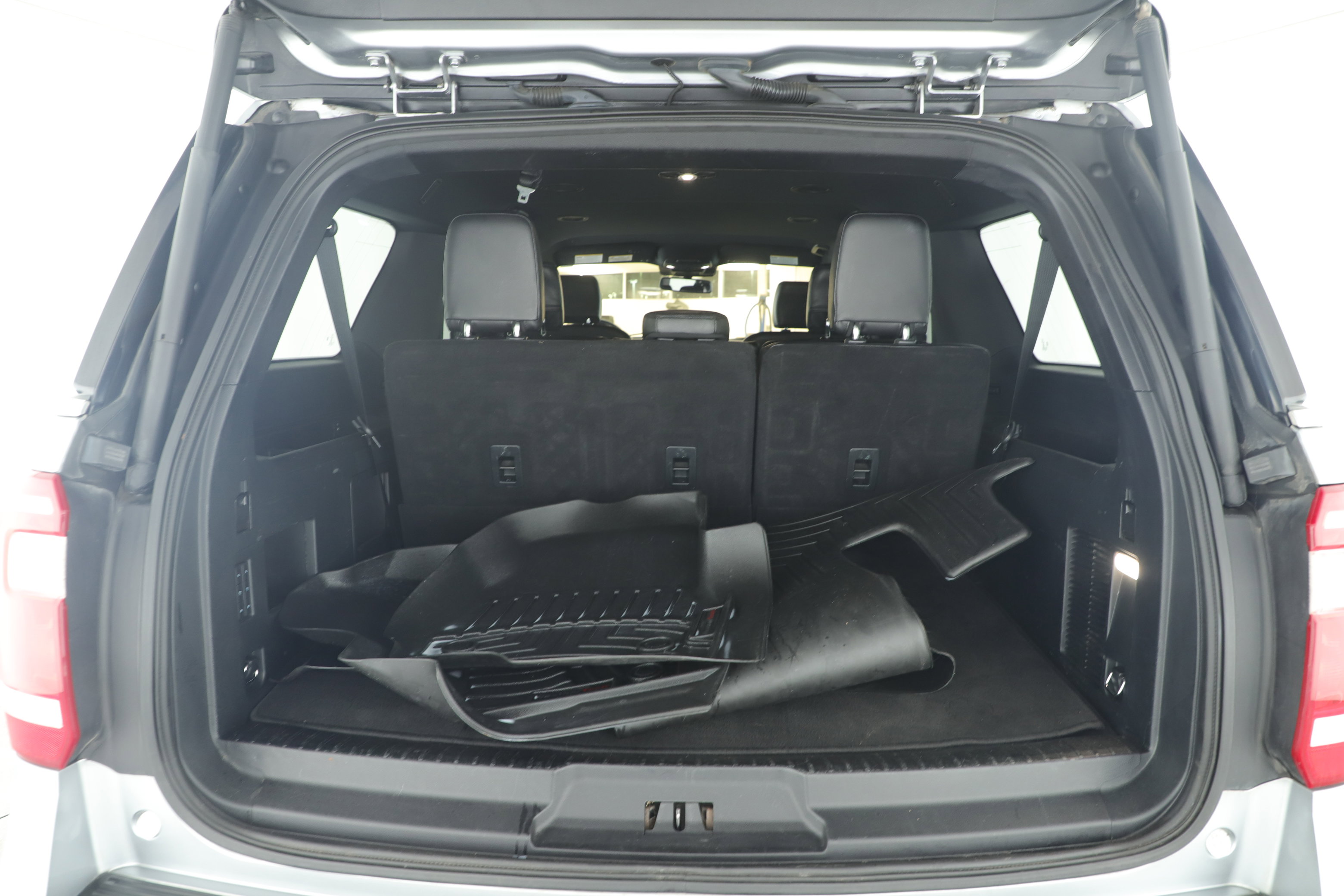 Used 2020 Ford Expedition Max XLT w/ Equipment Group 202A image 5