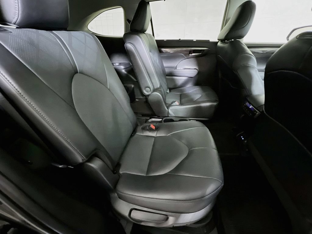 Certified 2024 Toyota Highlander Platinum AWD/4WD image 25