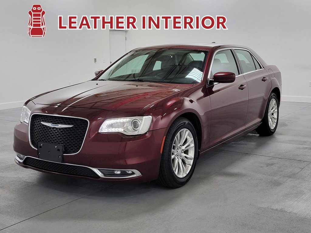 Used 2017 Chrysler 300 Limited w/ Value Package RWD image 4
