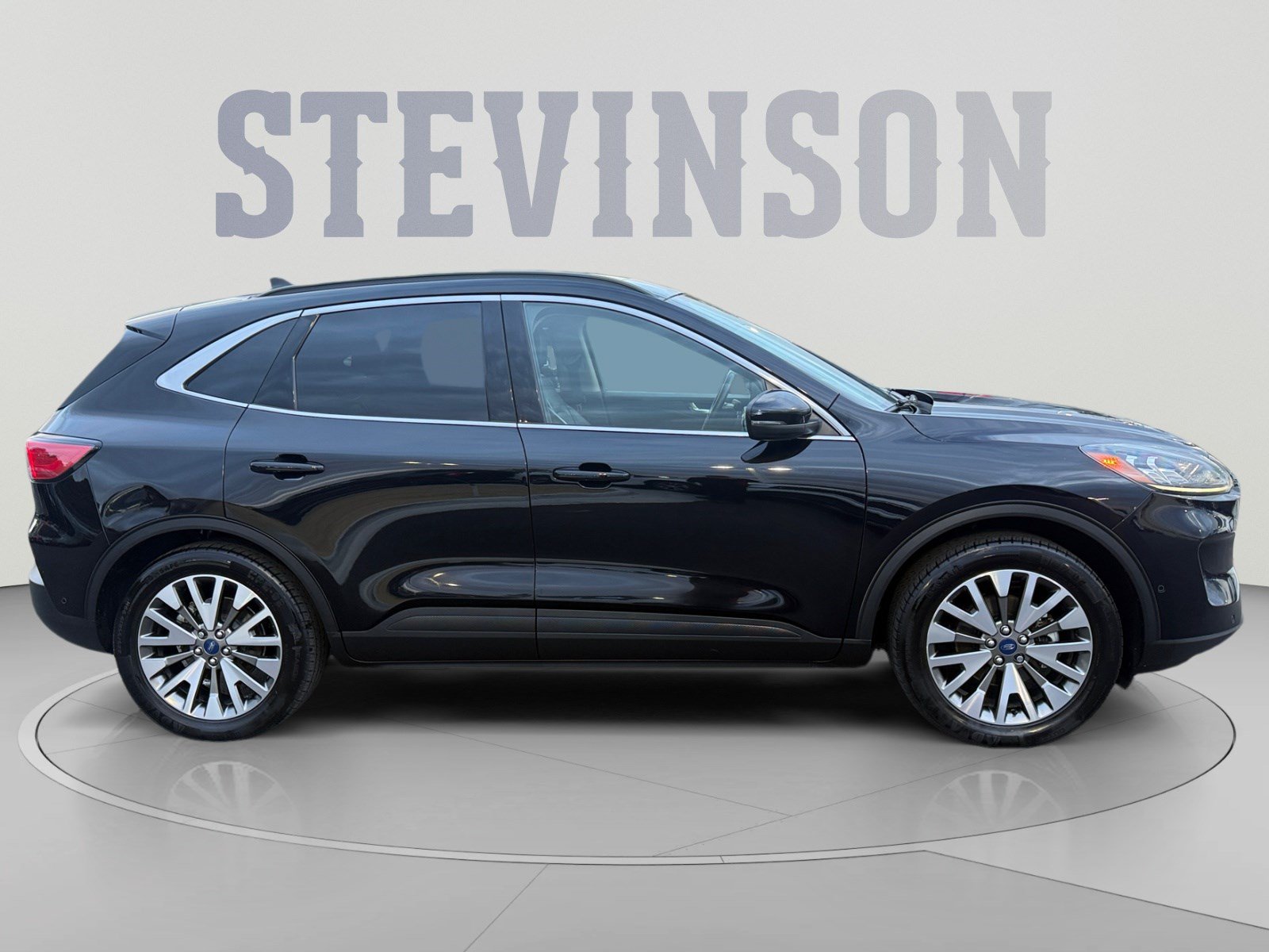 Used 2020 Ford Escape Titanium w/ Titanium Premium Package 2.0 AWD/4WD image 6