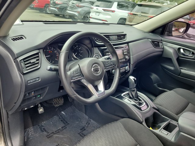 Used 2017 Nissan Rogue SV FWD image 17