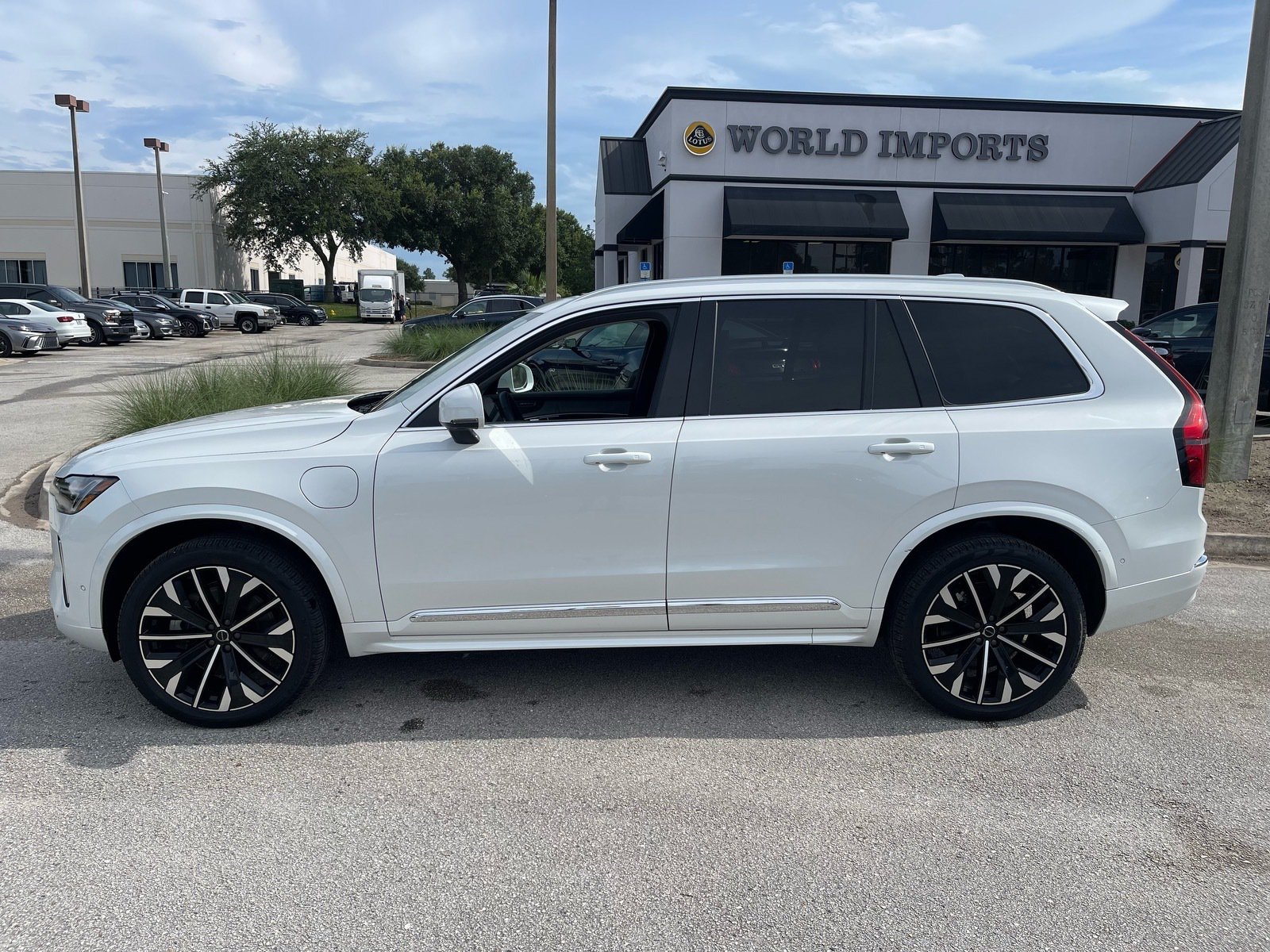 Used 2025 Volvo XC90 T8 Ultra w/ Protection Package Premier AWD/4WD image 52