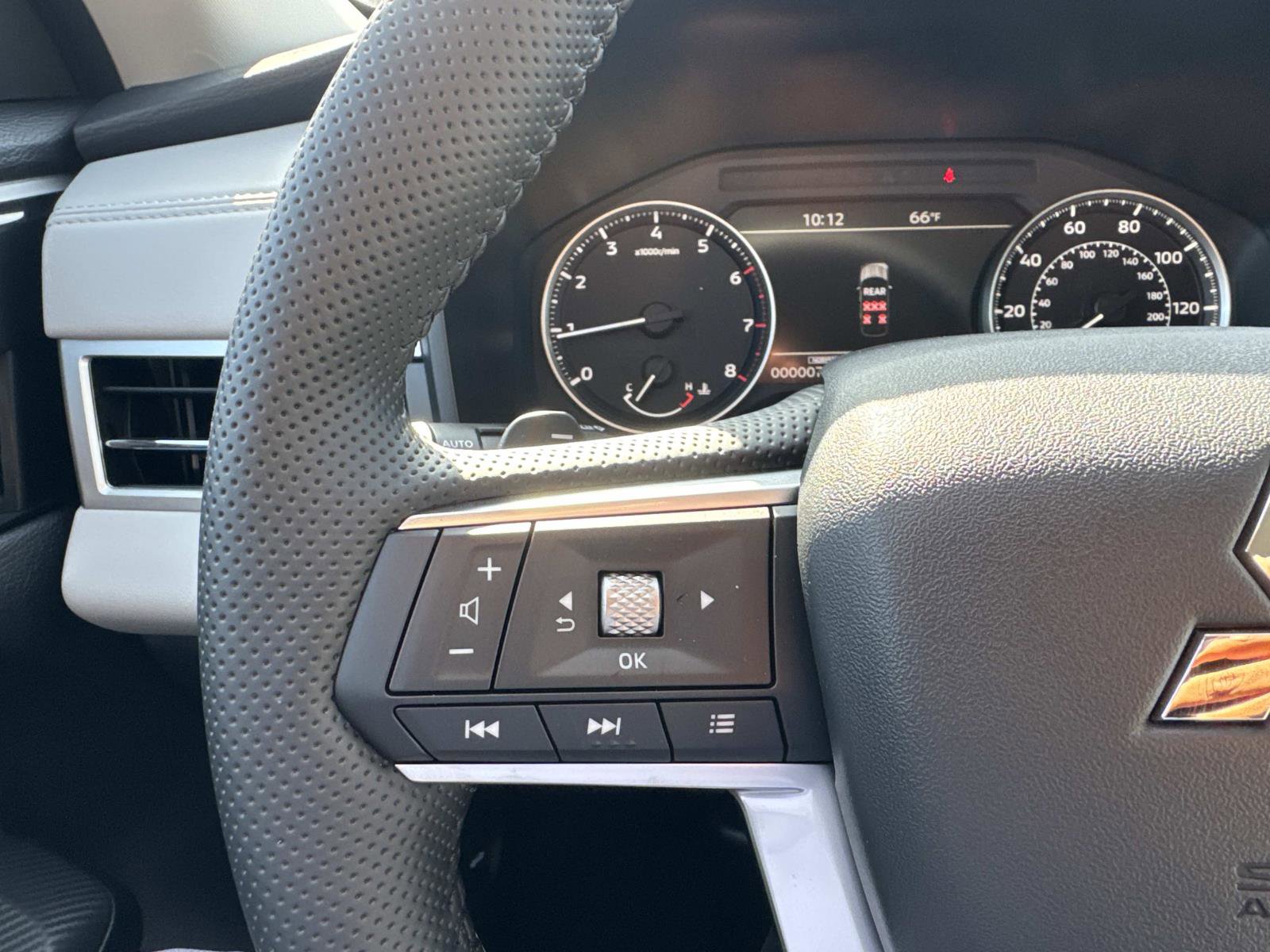 New 2025 Mitsubishi Outlander SE image 22