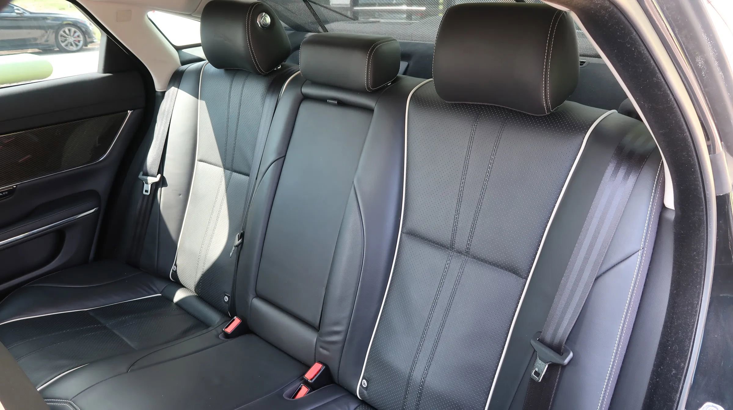 Used 2016 Jaguar XJ R-Sport RWD image 20