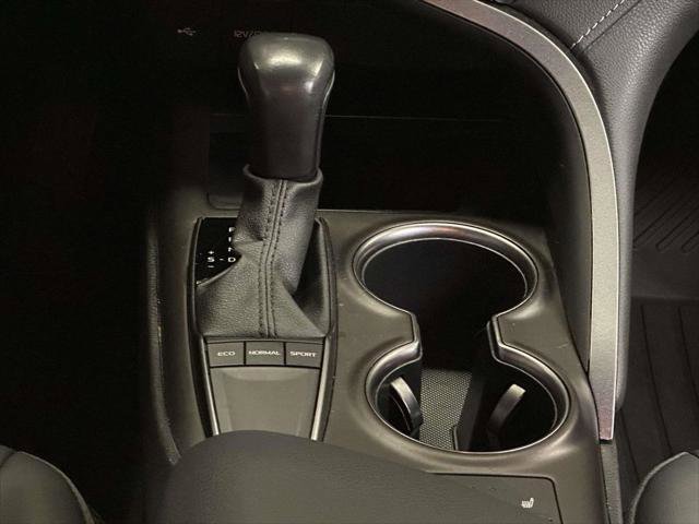 Used 2023 Toyota Camry SE w/ Cold Weather Package FWD image 20
