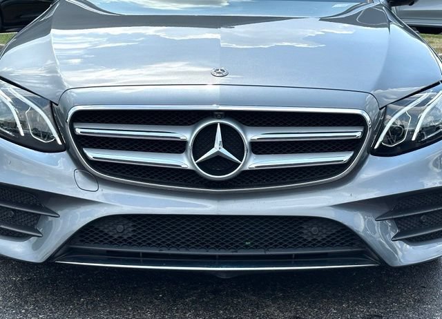 Certified 2019 Mercedes-Benz E 300 4MATIC image 4