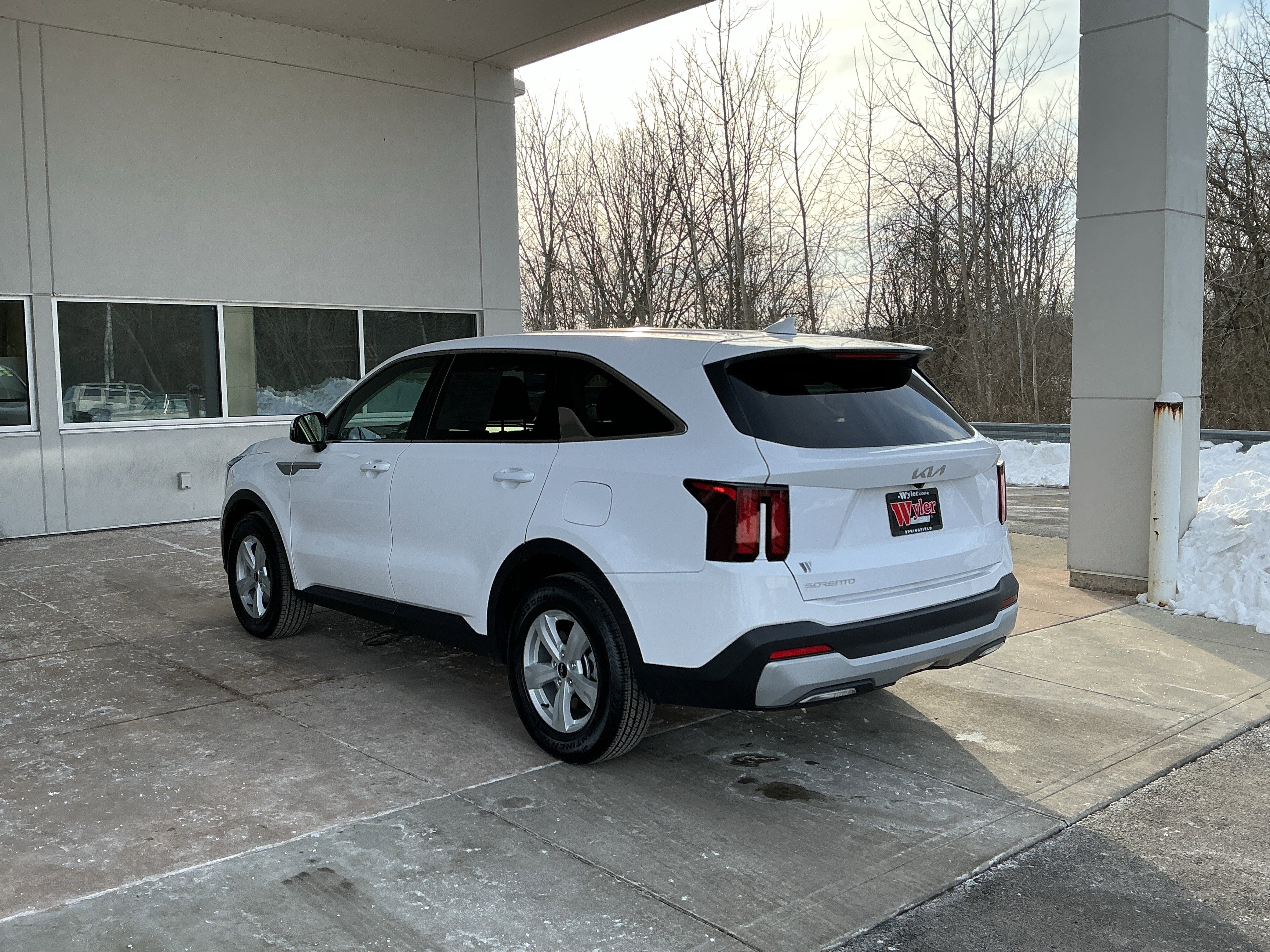 Used 2024 Kia Sorento LX image 20