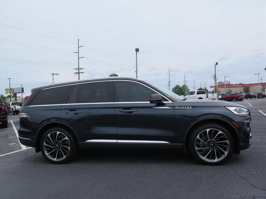 Used 2022 Lincoln Aviator Reserve w/ Equipment Group 201A AWD/4WD image 2