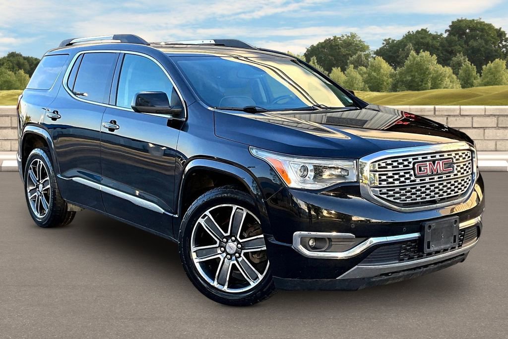 Used 2017 GMC Acadia Denali w/ Technology Package image 2