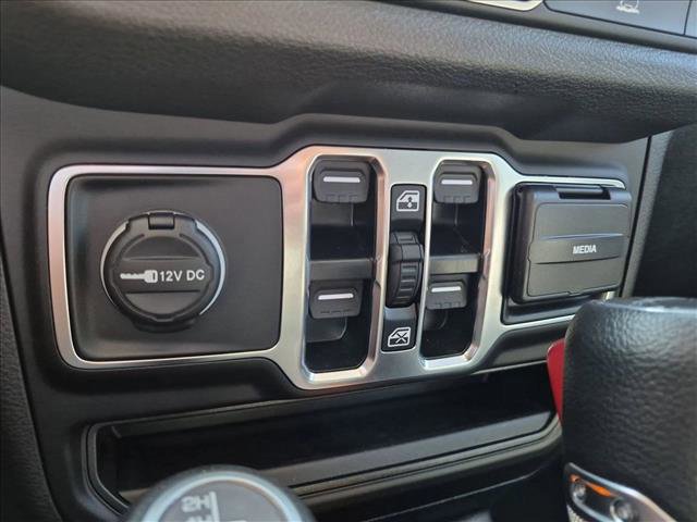 Used 2025 Jeep Gladiator Sport AWD/4WD image 16