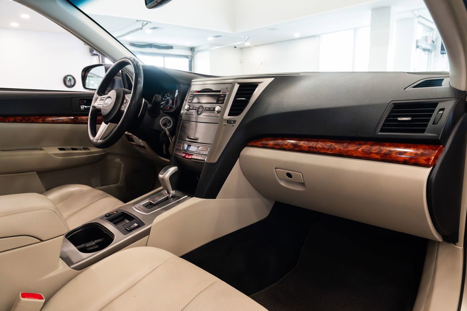 Used 2010 Subaru Outback 3.6R Limited image 26