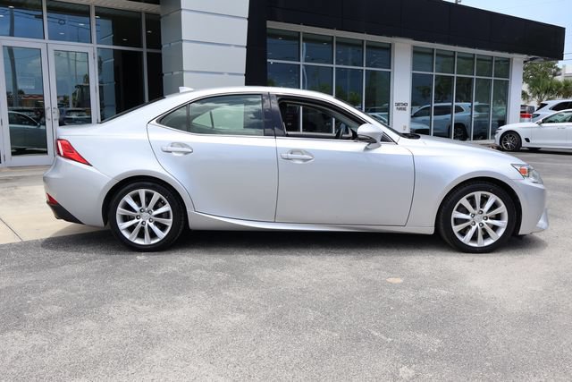 Used 2016 Lexus IS 200t RWD image 10