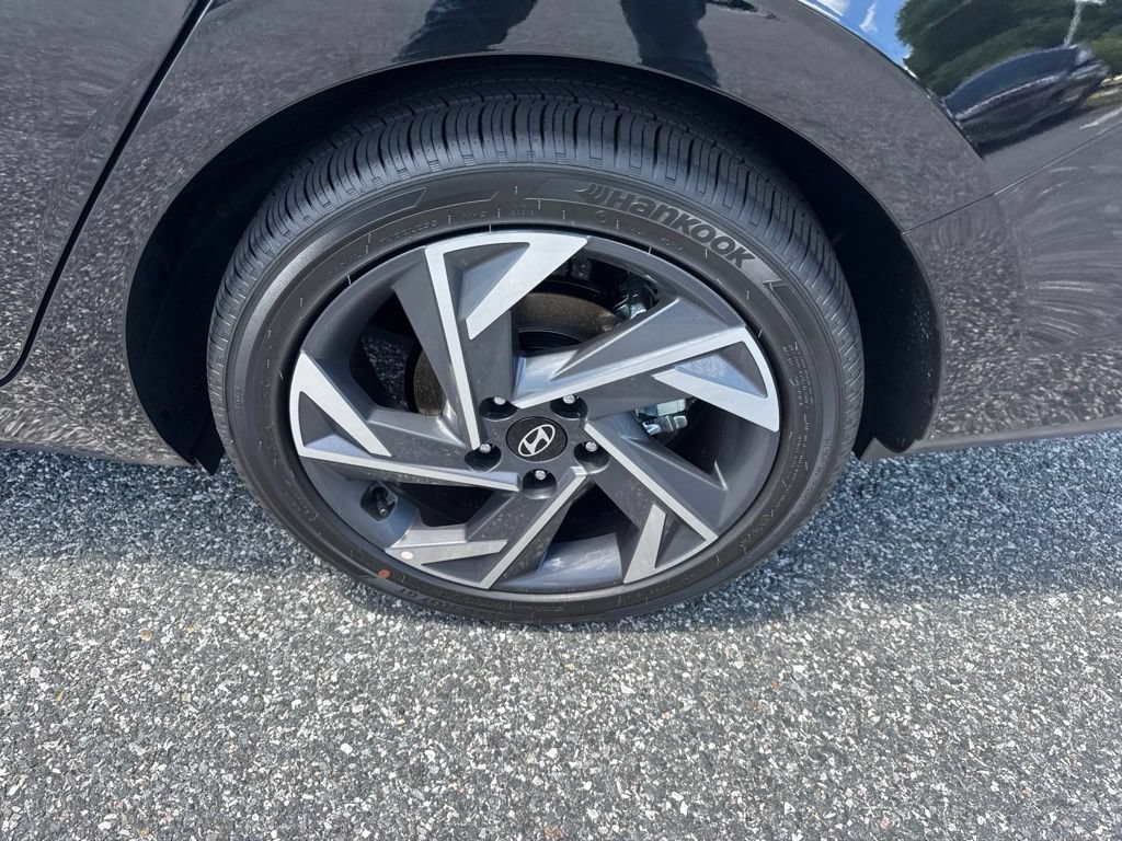 New 2026 Hyundai Elantra Limited FWD image 18