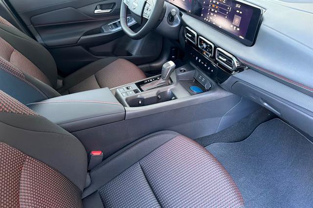 New 2027 Nissan Sentra SR w/ Floor Mat Package FWD image 16
