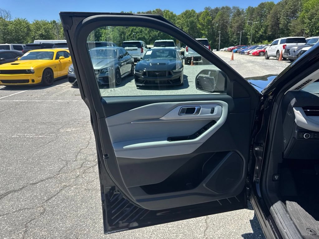 Used 2025 Ford Explorer Active w/ Active Comfort Package AWD/4WD image 25