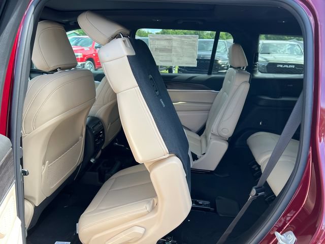 New 2026 Jeep Grand Cherokee L Limited w/ Limited Altitude Package AWD/4WD image 5