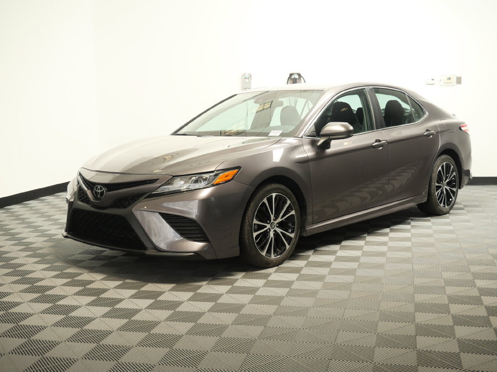 Used 2020 Toyota Camry SE FWD image 4