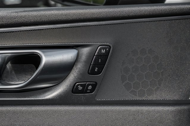 Used 2024 Volvo XC60 B5 Plus image 37