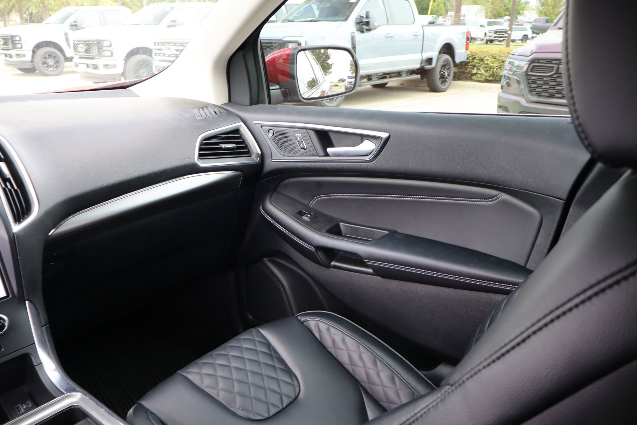 Used 2024 Ford Edge Titanium AWD/4WD image 25