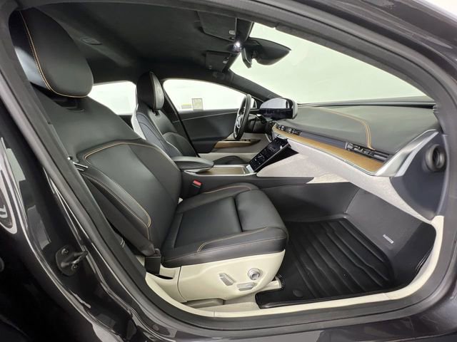 Used 2024 Lucid Air Touring image 27