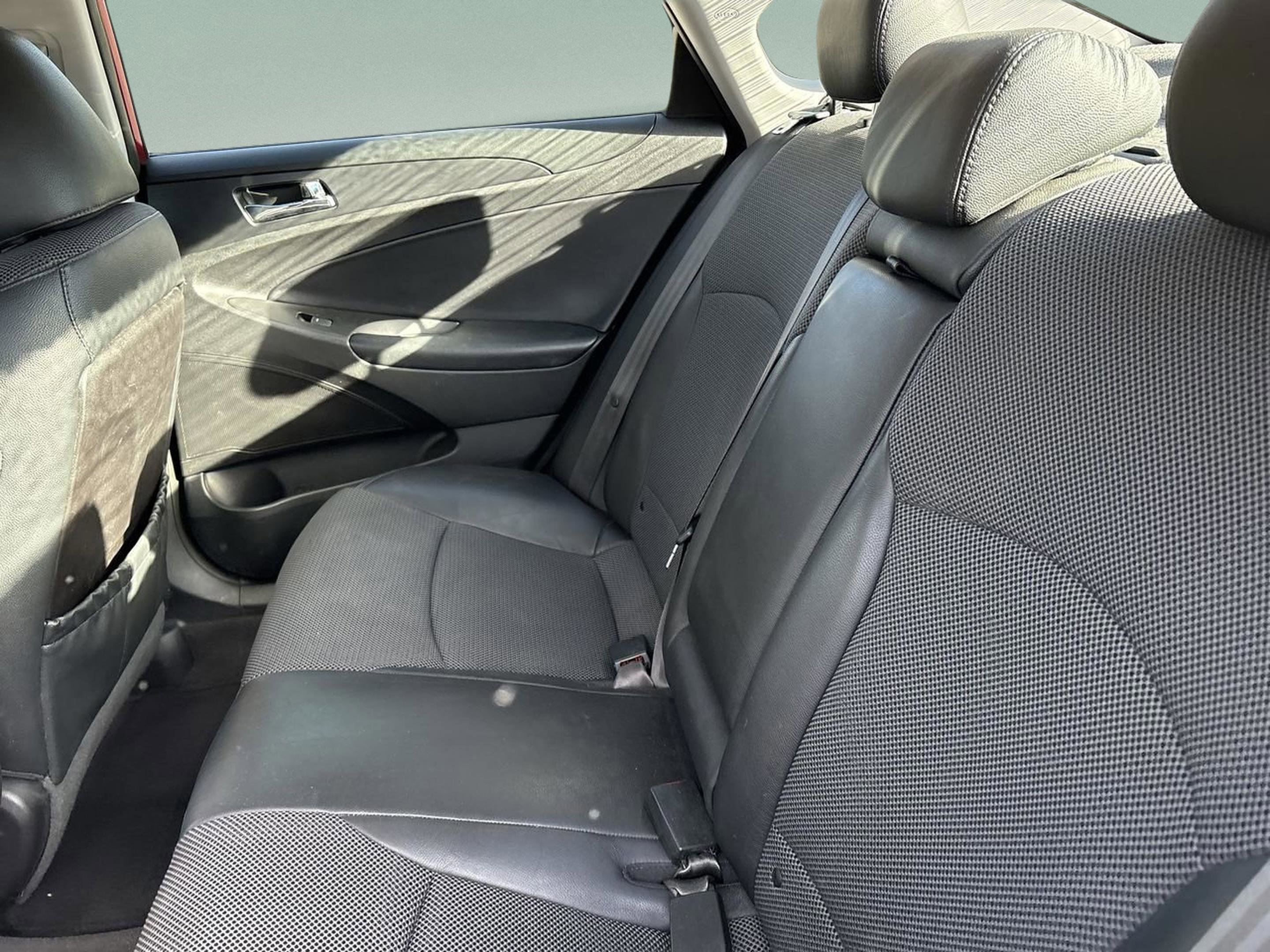 Used 2013 Hyundai Sonata SE w/ Navigation & Sunroof Pkg image 18