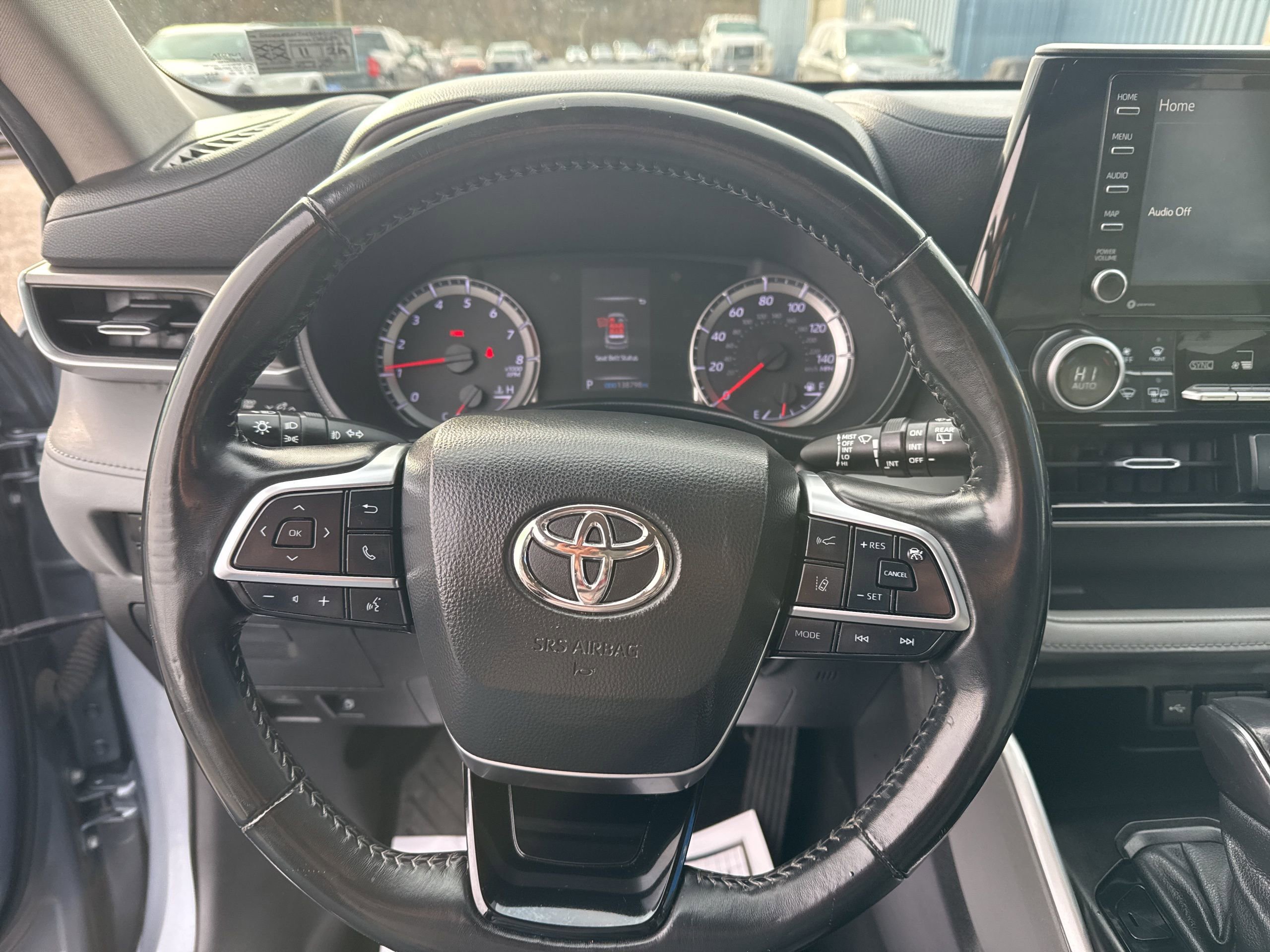 Used 2021 Toyota Highlander LE AWD/4WD image 15