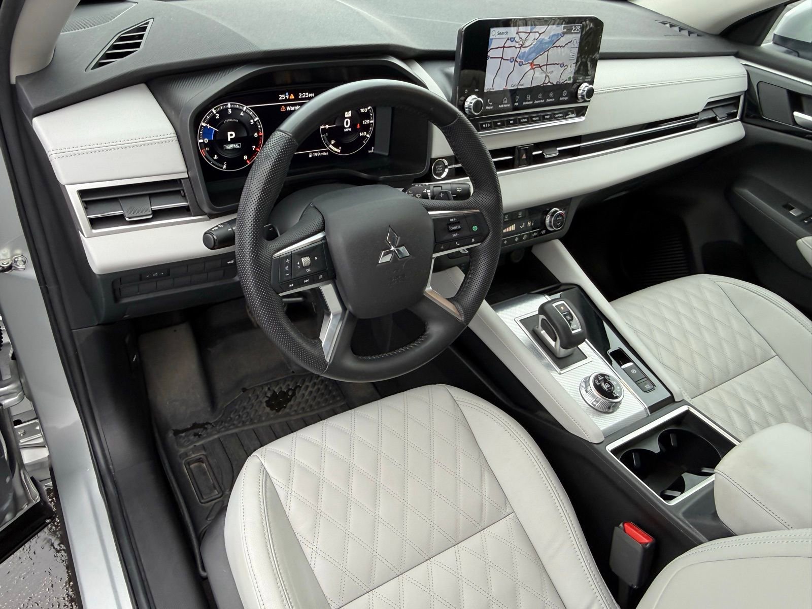 Used 2023 Mitsubishi Outlander SEL image 11