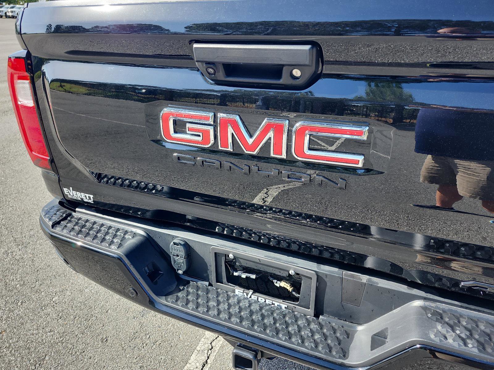 Used 2025 GMC Canyon AT4 w/ Nightfall Edition image 5
