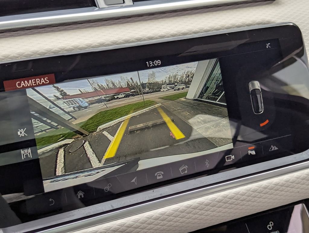 Used 2020 Land Rover Range Rover Velar R-Dynamic S image 20