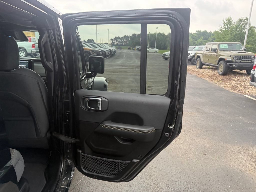 Used 2025 Jeep Wrangler Unlimited Sahara w/ Safety Group AWD/4WD image 50
