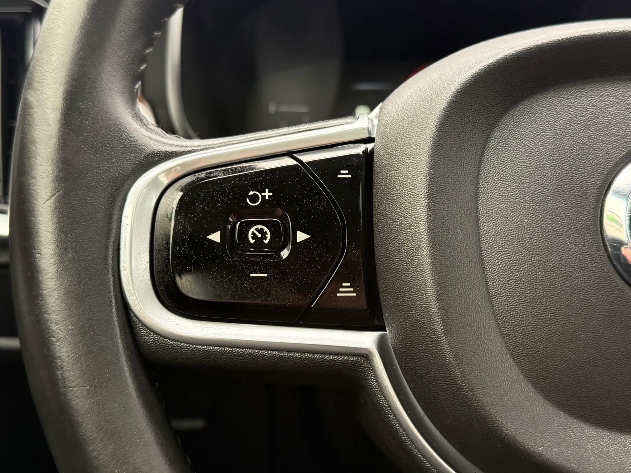 Used 2017 Volvo S90 T5 Momentum w/ Protection Package FWD image 31